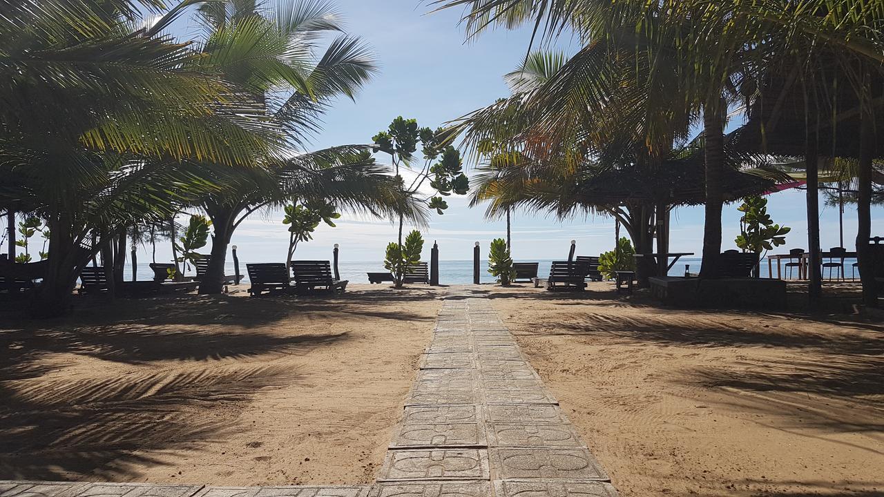 Sandy Beach Hotel Arugam Bay Buitenkant foto