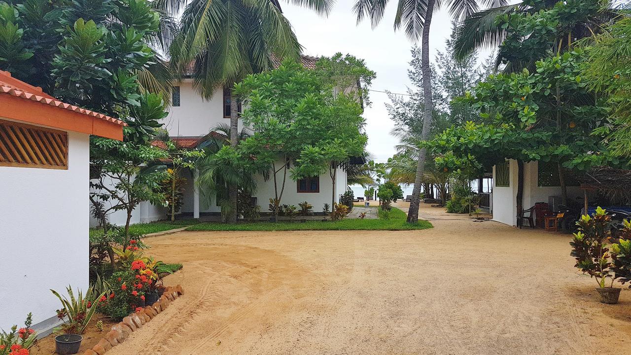 Sandy Beach Hotel Arugam Bay Buitenkant foto